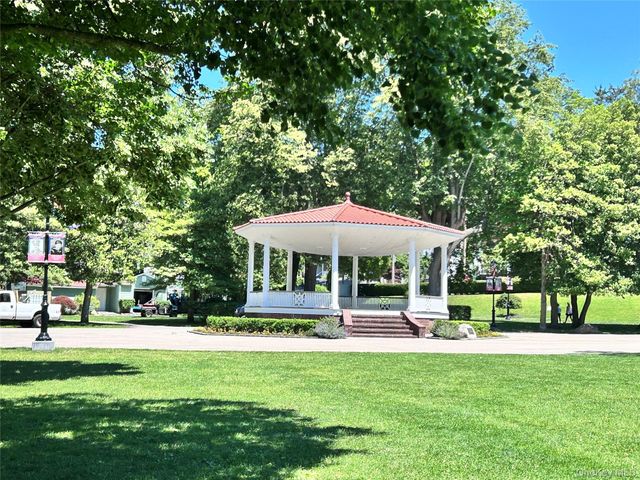 33 Cornell Street, East Northport, NY 11731