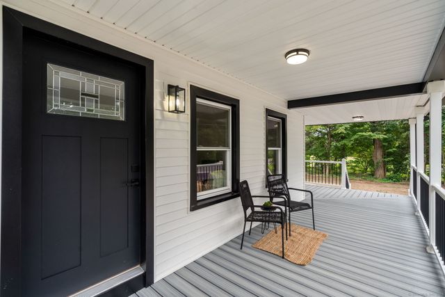 164 North Grand Street, Suffield, CT 06093