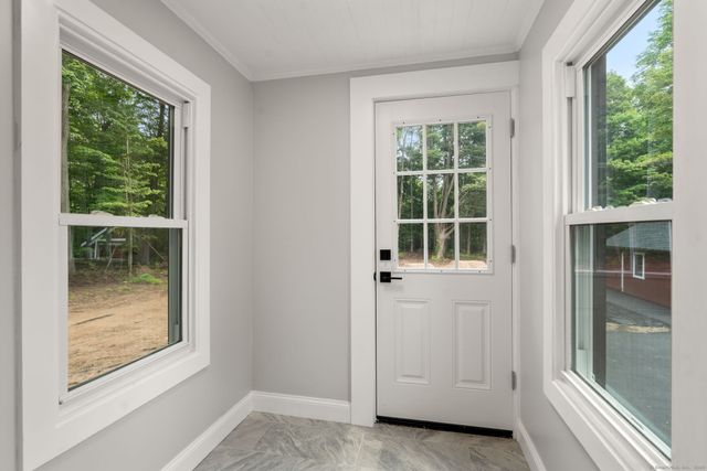 164 North Grand Street, Suffield, CT 06093