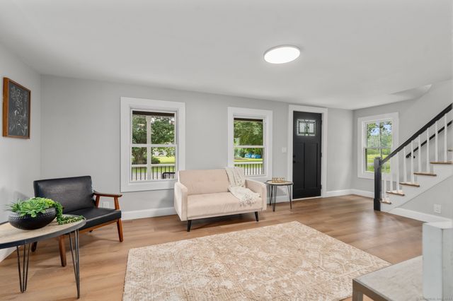 164 North Grand Street, Suffield, CT 06093