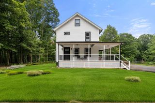 164 North Grand Street, Suffield, CT 06093