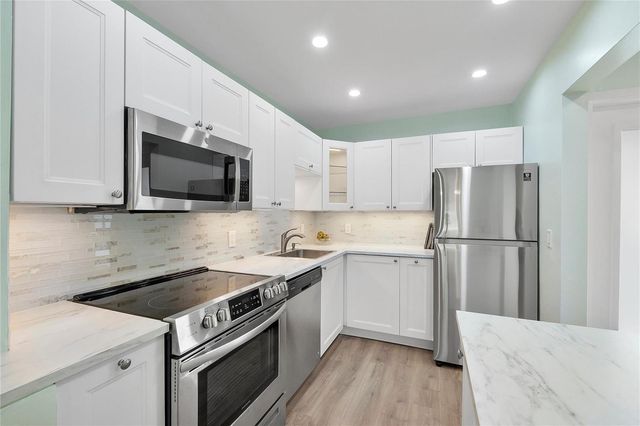 1951 NE 39th Street 156, Lighthouse Point, FL 33064