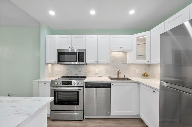 1951 NE 39th Street 156, Lighthouse Point, FL 33064