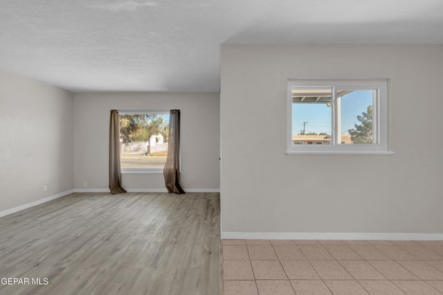 829 Huckleberry Street, El Paso, TX 79903