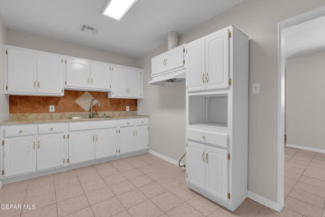 829 Huckleberry Street, El Paso, TX 79903