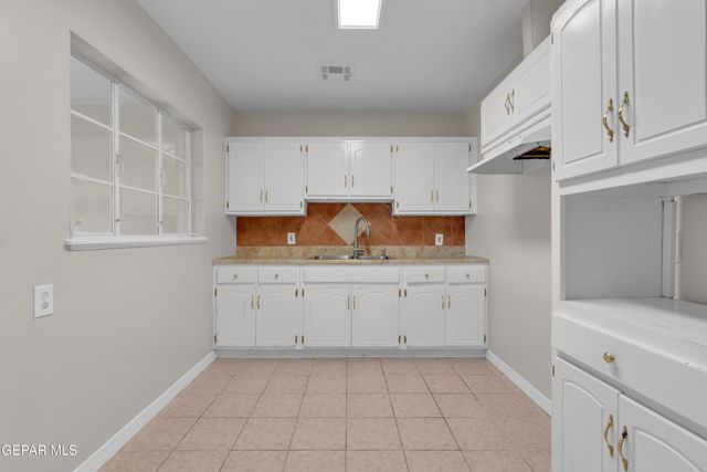 829 Huckleberry Street, El Paso, TX 79903