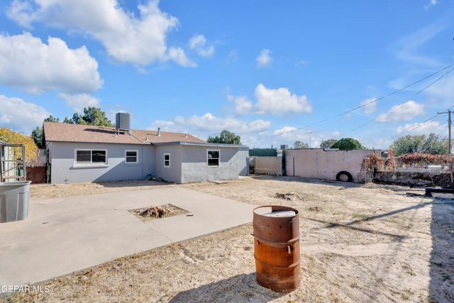 829 Huckleberry Street, El Paso, TX 79903