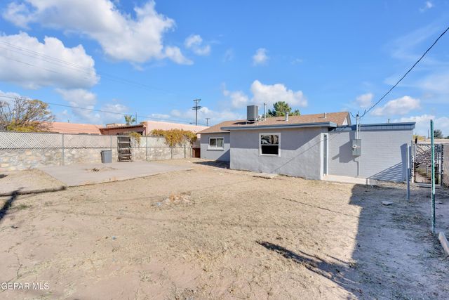 829 Huckleberry Street, El Paso, TX 79903