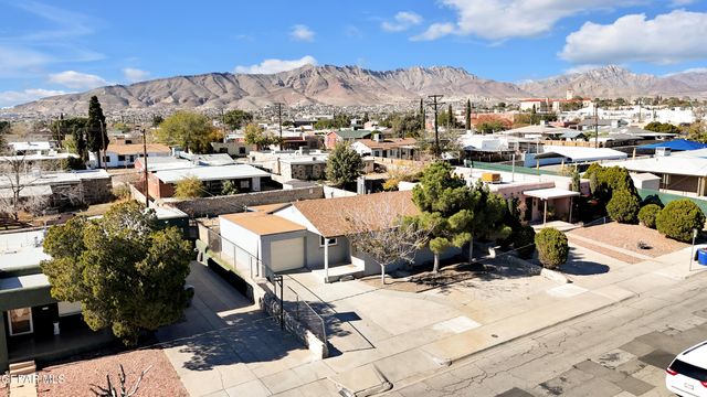 829 Huckleberry Street, El Paso, TX 79903