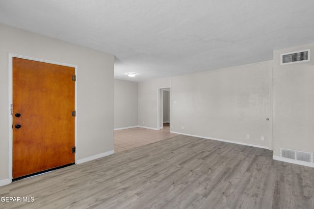 829 Huckleberry Street, El Paso, TX 79903