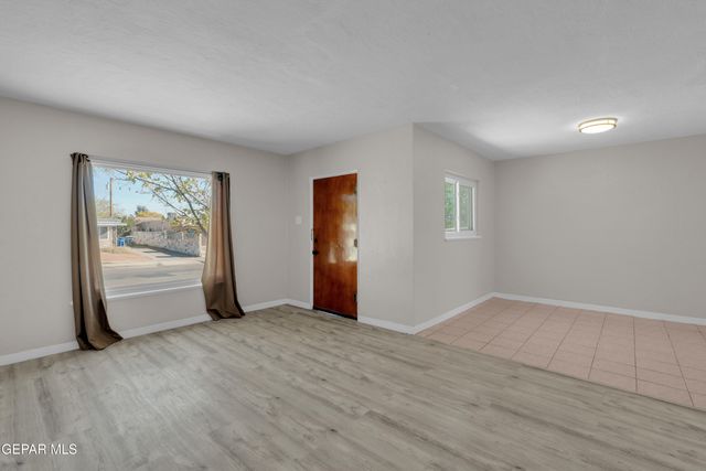 829 Huckleberry Street, El Paso, TX 79903