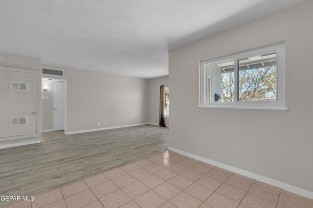 829 Huckleberry Street, El Paso, TX 79903