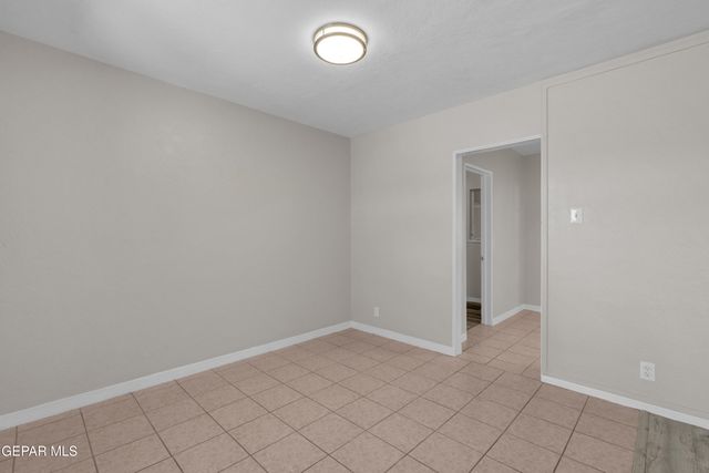 829 Huckleberry Street, El Paso, TX 79903