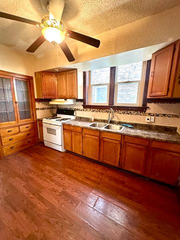 6733 S Maplewood Avenue, Chicago, IL 60629