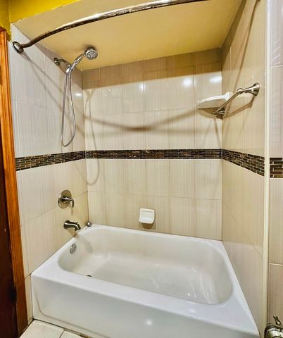 6733 S Maplewood Avenue, Chicago, IL 60629