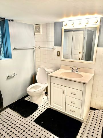 6733 S Maplewood Avenue, Chicago, IL 60629