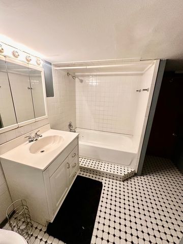 6733 S Maplewood Avenue, Chicago, IL 60629