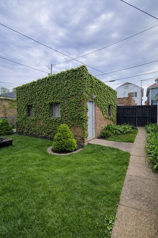 6733 S Maplewood Avenue, Chicago, IL 60629