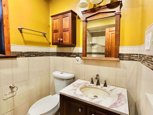 6733 S Maplewood Avenue, Chicago, IL 60629