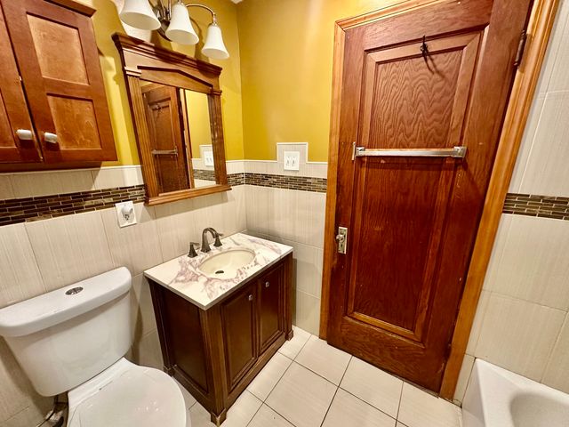 6733 S Maplewood Avenue, Chicago, IL 60629