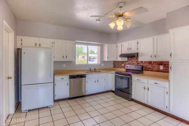 1422 S Moonflower Lane, Tucson, AZ 85748