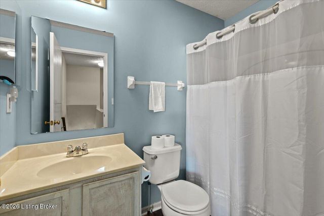 9619 Riverwalk Ave, Louisville, KY 40229