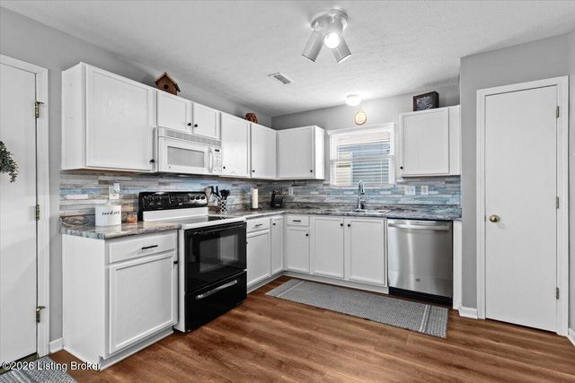 9619 Riverwalk Ave, Louisville, KY 40229