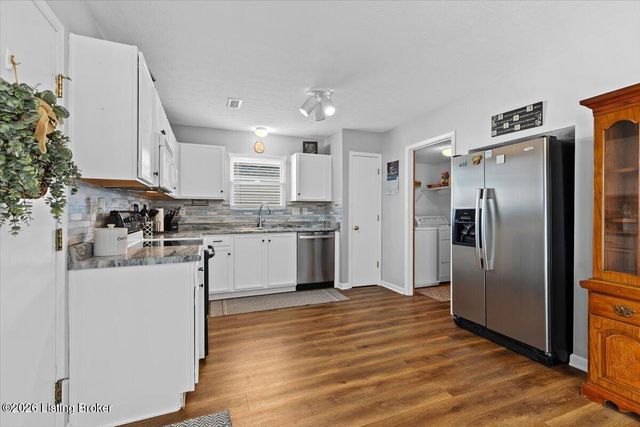 9619 Riverwalk Ave, Louisville, KY 40229