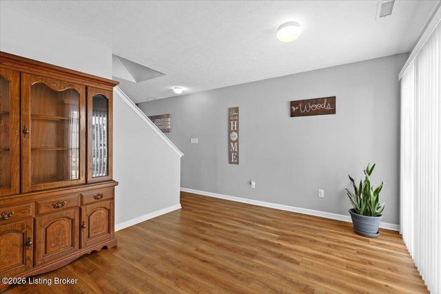 9619 Riverwalk Ave, Louisville, KY 40229