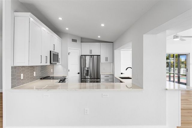 6984 S SHORE DRIVE S, St Petersburg, FL 33707