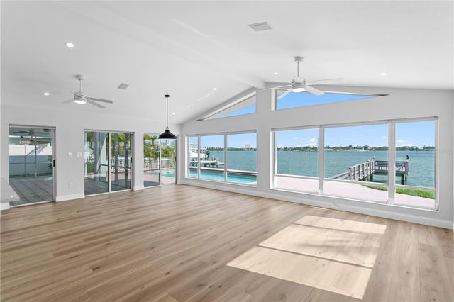 6984 S SHORE DRIVE S, St Petersburg, FL 33707