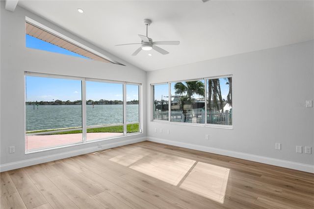 6984 S SHORE DRIVE S, St Petersburg, FL 33707