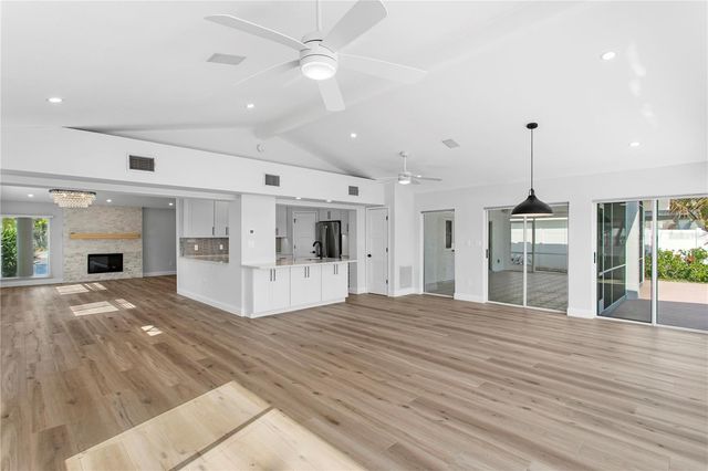 6984 S SHORE DRIVE S, St Petersburg, FL 33707