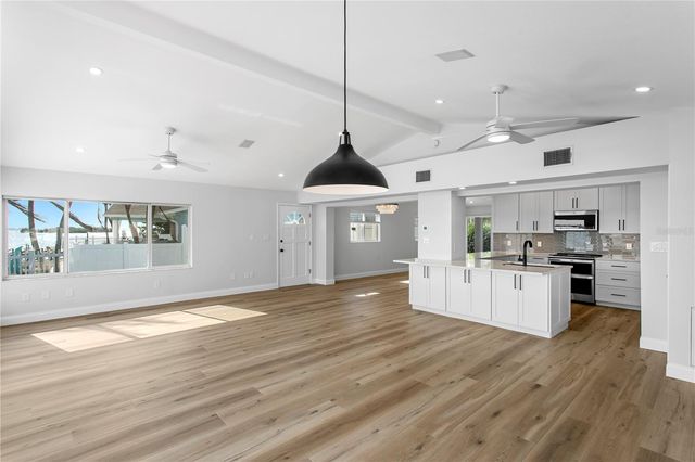 6984 S SHORE DRIVE S, St Petersburg, FL 33707