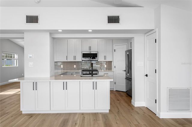 6984 S SHORE DRIVE S, St Petersburg, FL 33707