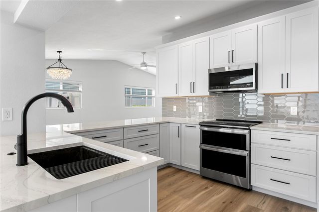 6984 S SHORE DRIVE S, St Petersburg, FL 33707