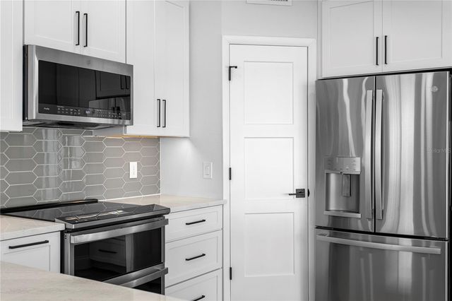 6984 S SHORE DRIVE S, St Petersburg, FL 33707