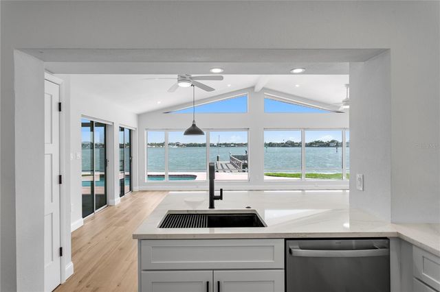 6984 S SHORE DRIVE S, St Petersburg, FL 33707