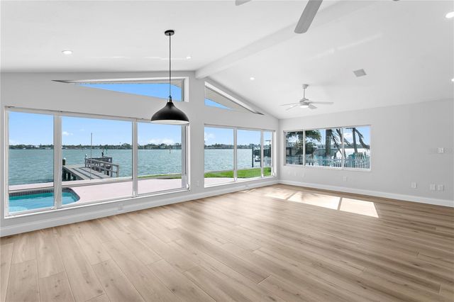 6984 S SHORE DRIVE S, St Petersburg, FL 33707