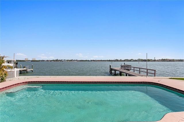 6984 S SHORE DRIVE S, St Petersburg, FL 33707