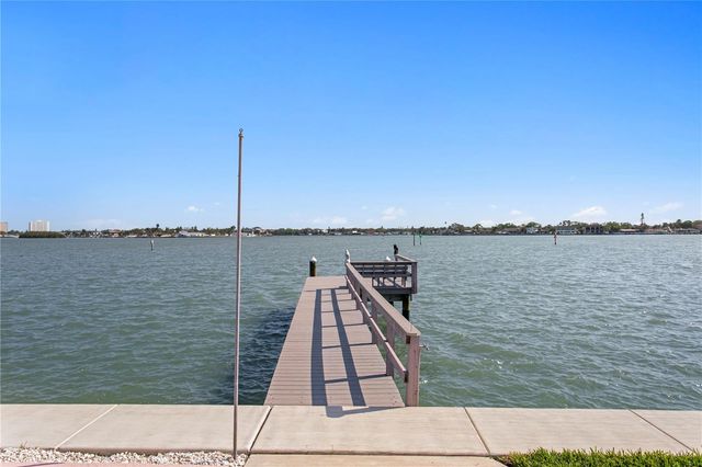 6984 S SHORE DRIVE S, St Petersburg, FL 33707