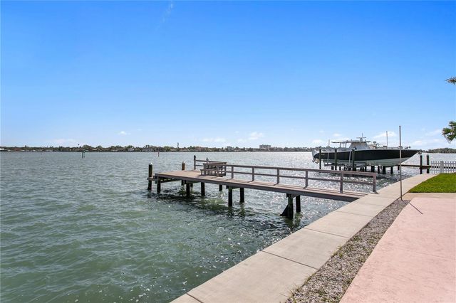 6984 S SHORE DRIVE S, St Petersburg, FL 33707