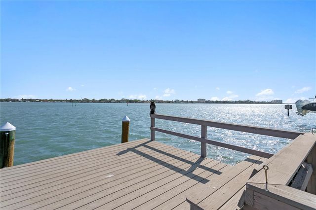 6984 S SHORE DRIVE S, St Petersburg, FL 33707