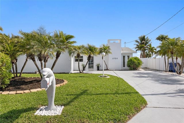 6984 S SHORE DRIVE S, St Petersburg, FL 33707