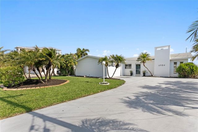 6984 S SHORE DRIVE S, St Petersburg, FL 33707