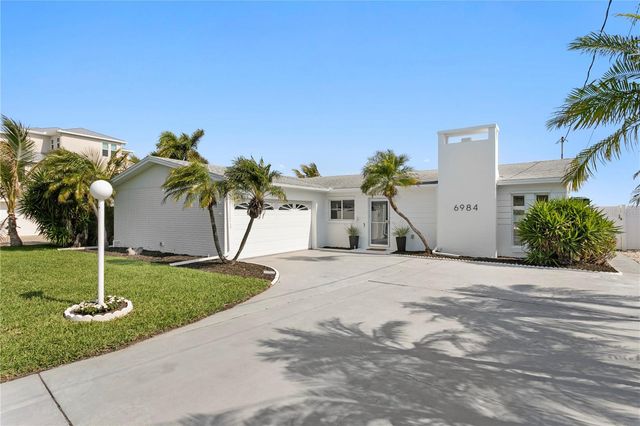 6984 S SHORE DRIVE S, St Petersburg, FL 33707