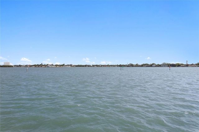 6984 S SHORE DRIVE S, St Petersburg, FL 33707