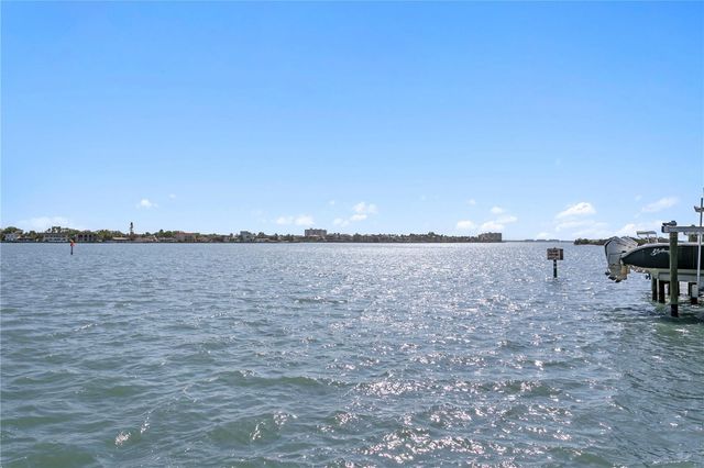 6984 S SHORE DRIVE S, St Petersburg, FL 33707