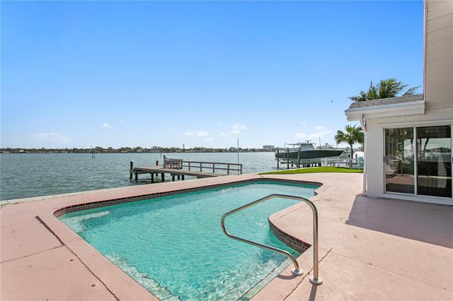 6984 S SHORE DRIVE S, St Petersburg, FL 33707