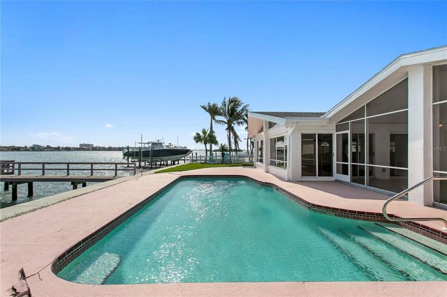 6984 S SHORE DRIVE S, St Petersburg, FL 33707